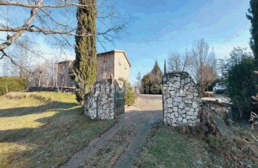 Rustico - Casale in vendita a Siena