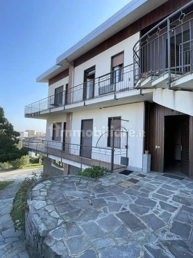 Villa in vendita a Gattinara