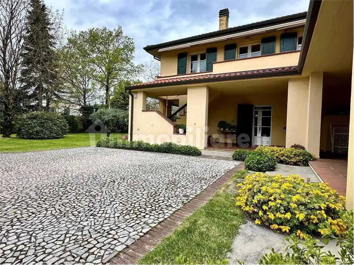 Villa in vendita a Imola