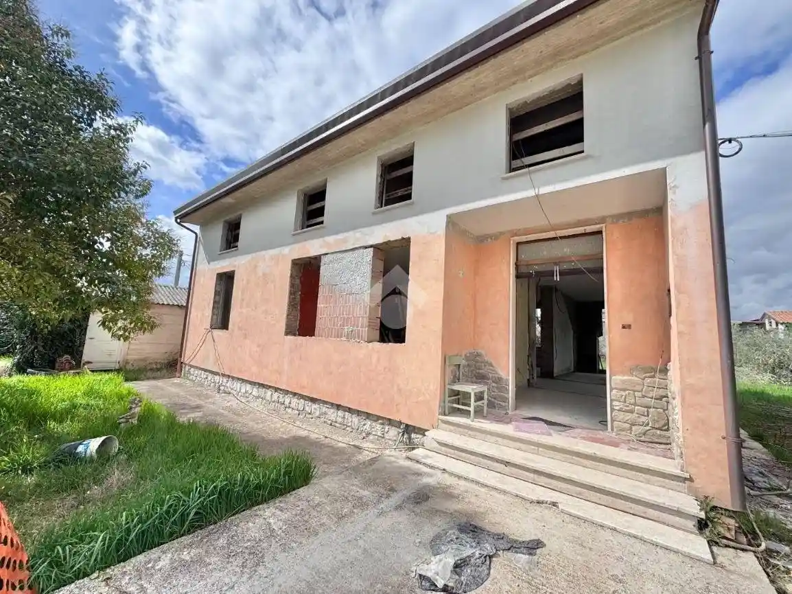 Casa indipendente in vendita a Assisi