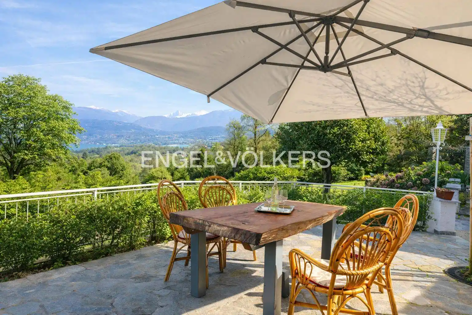 Villa in vendita a Brezzo di Bedero