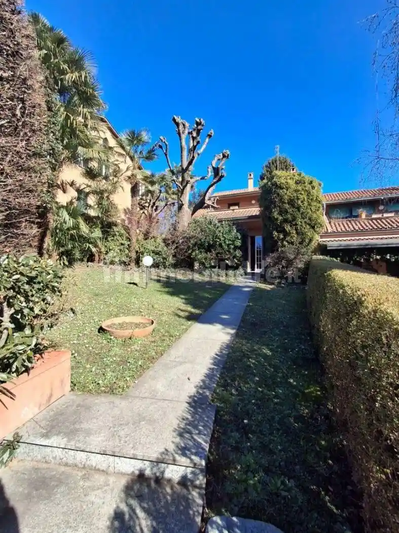 Villa in vendita a Besana in Brianza