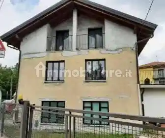 Casa indipendente in vendita a Gazzada Schianno