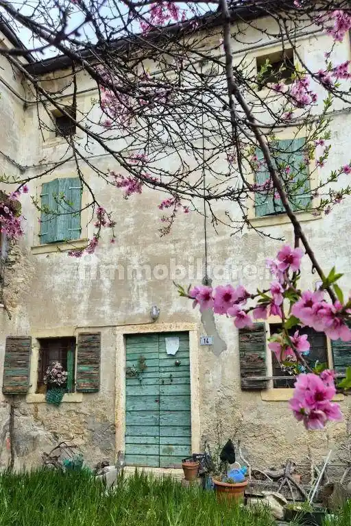Casa indipendente in vendita a Cazzano di Tramigna
