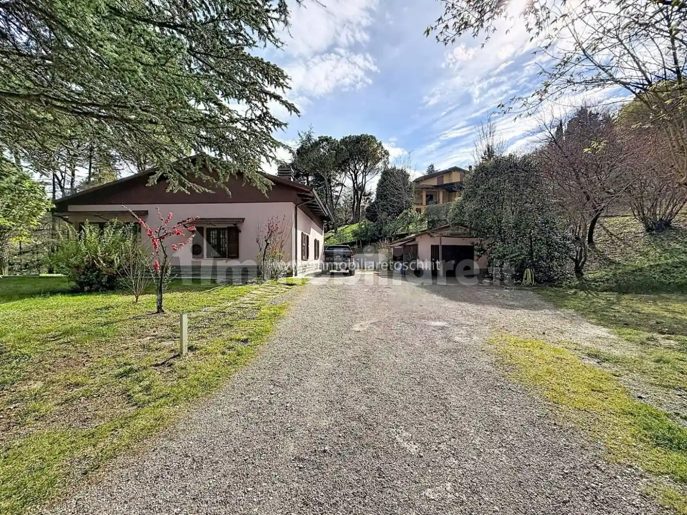 Villa in vendita a Dozza