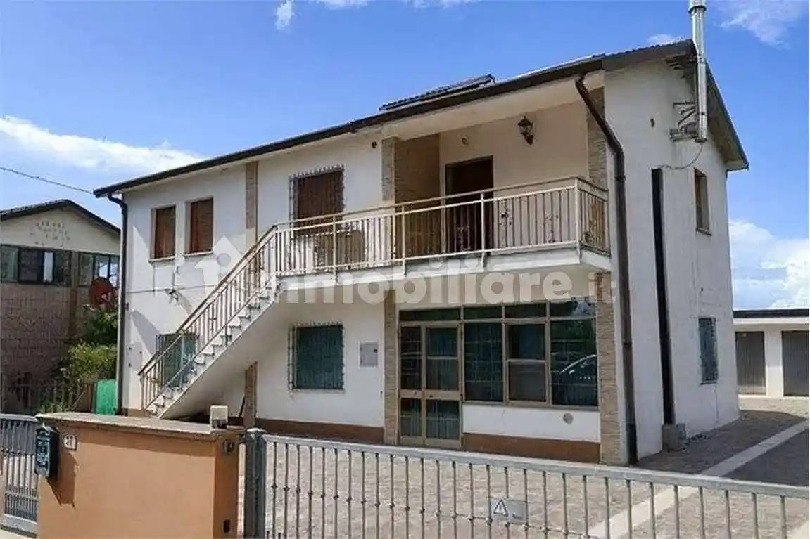 Villetta a schiera in vendita a Jolanda di Savoia