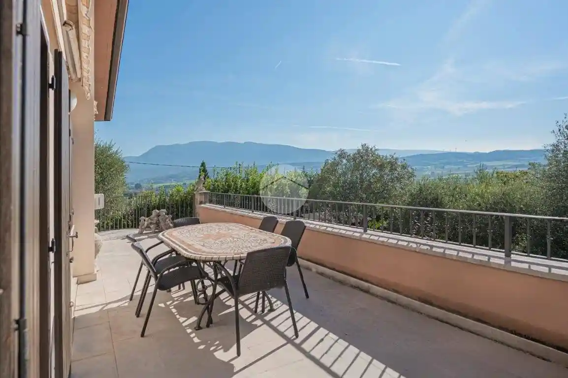 Villa in vendita a Caprino Veronese