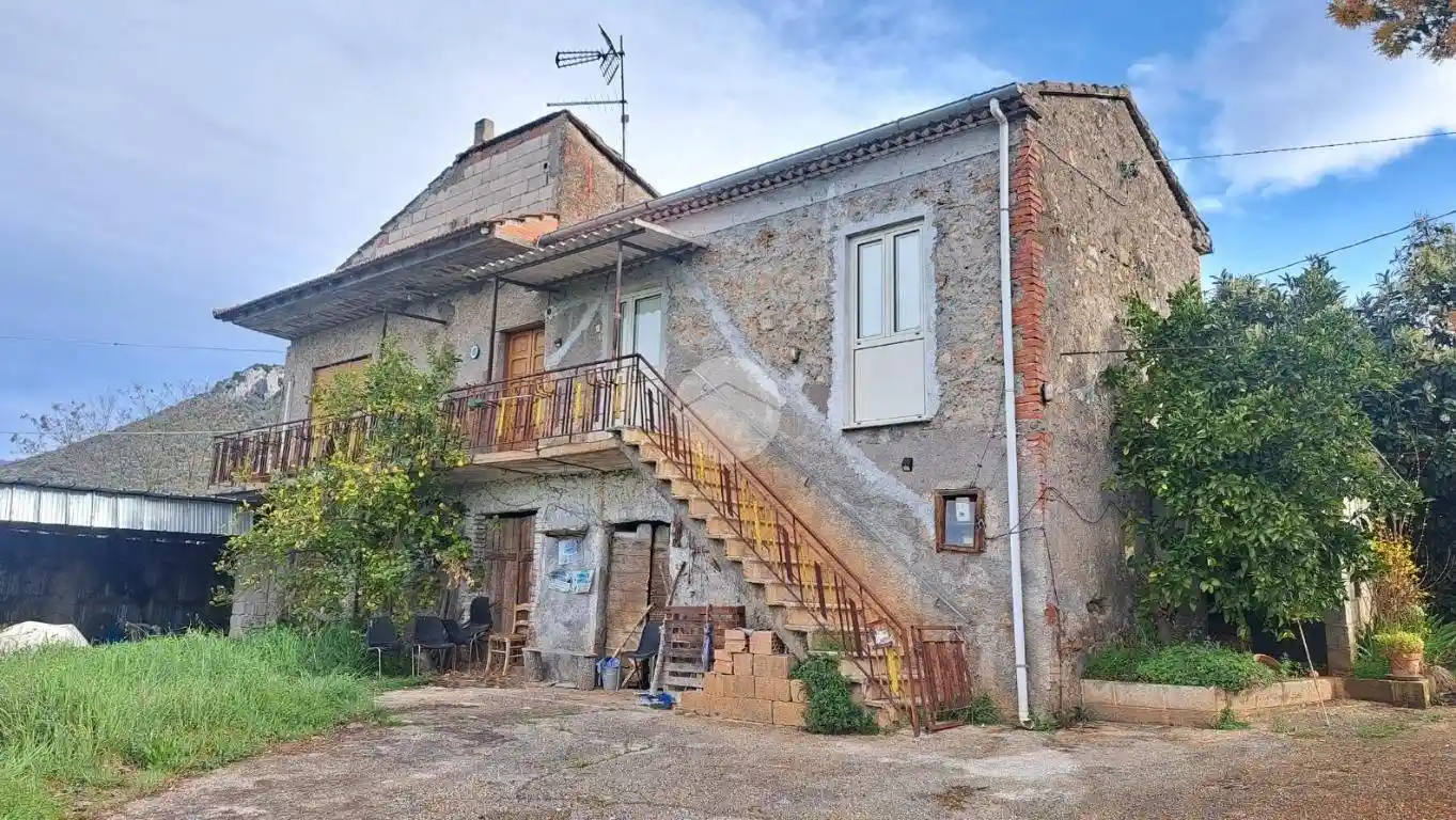 Rustico - Casale in vendita a Ferentino