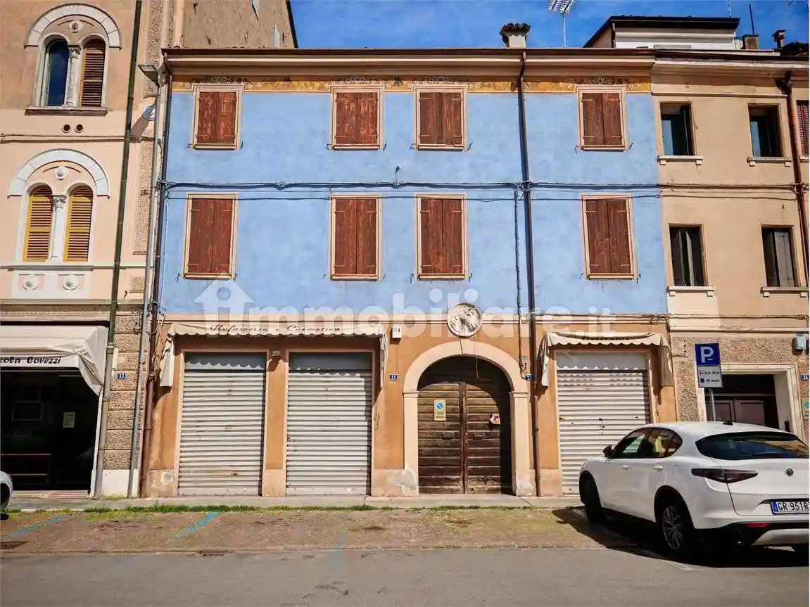 Palazzo - Edificio in vendita a Carpi