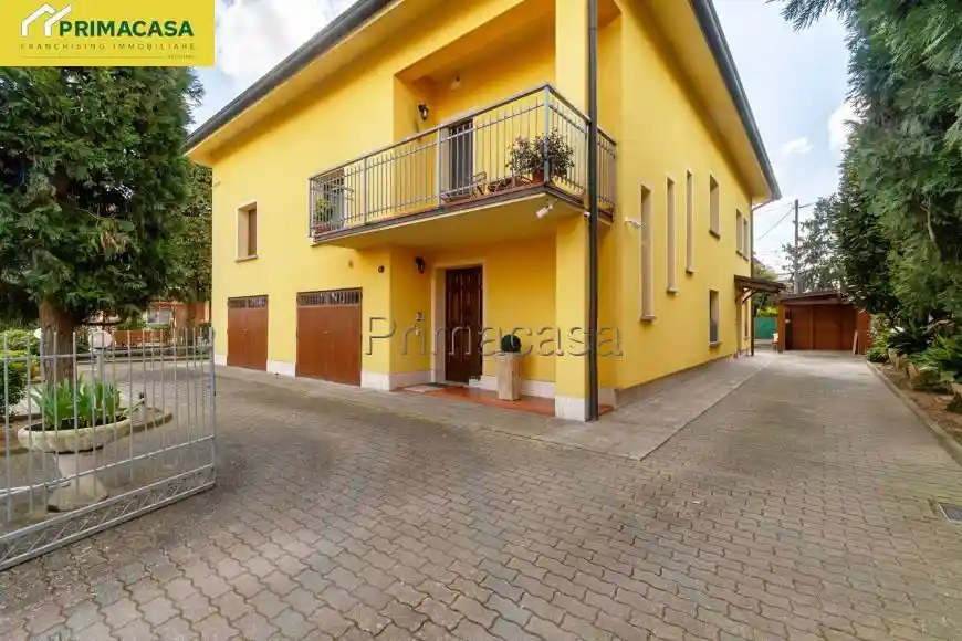 Villa in vendita a Correggio