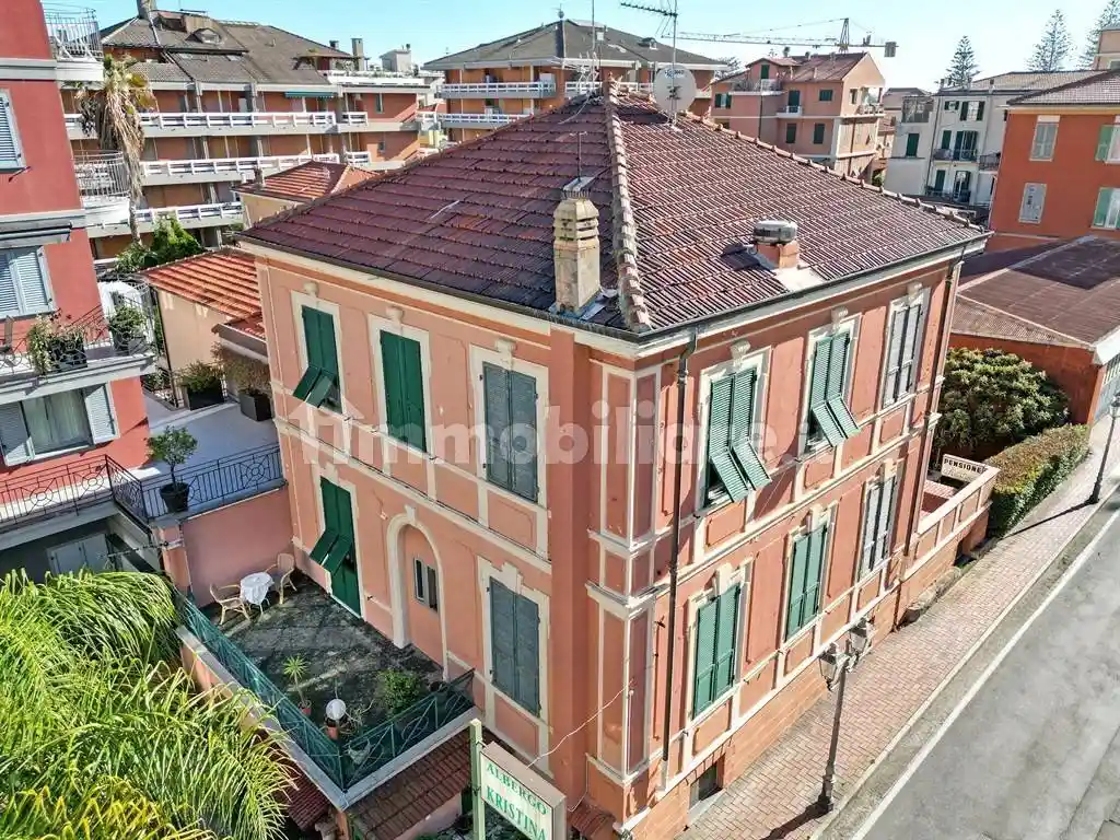 Palazzo - Edificio in vendita a Bordighera