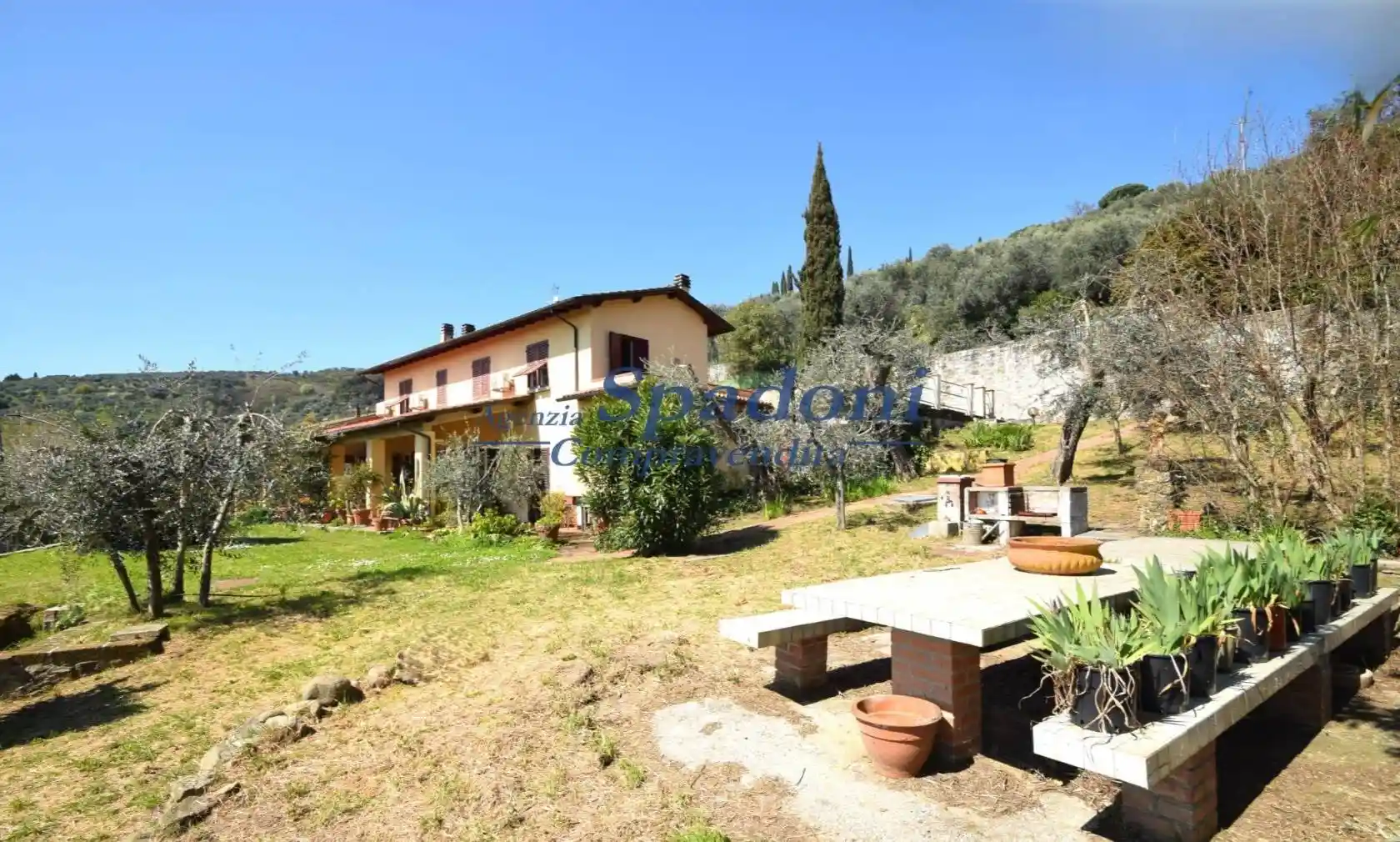 Villa in vendita a Massa e Cozzile