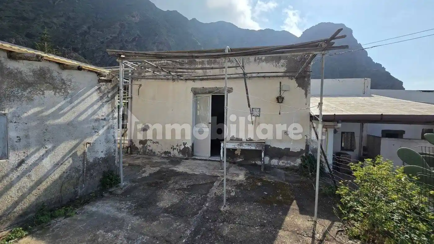 Casa indipendente in vendita a Malfa