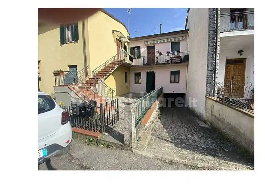 Appartamento in vendita a Bucine