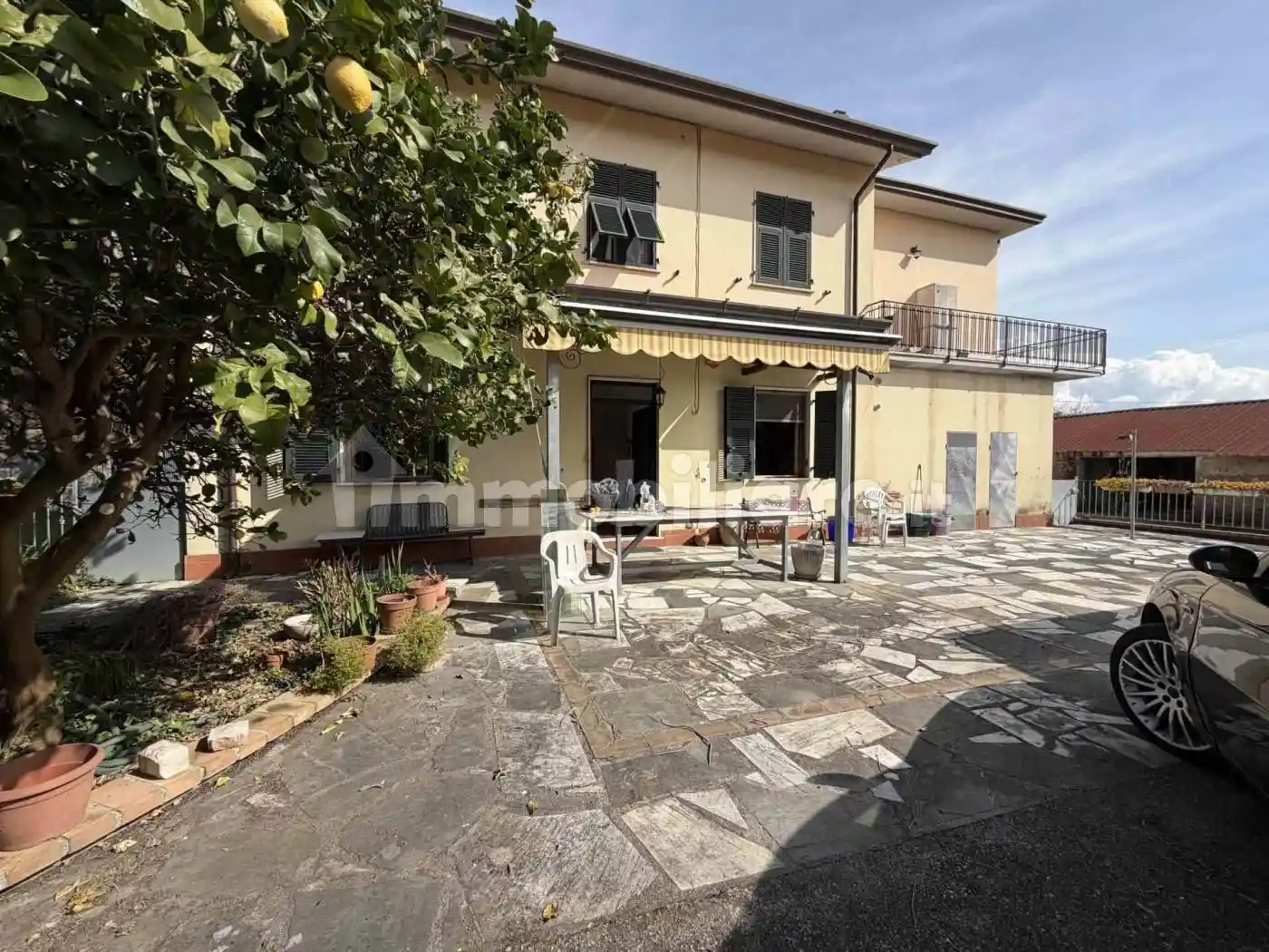Casa indipendente in vendita a Sarzana