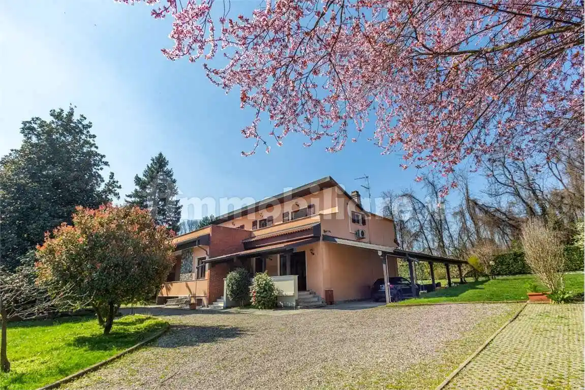 Villa in vendita a Cadorago