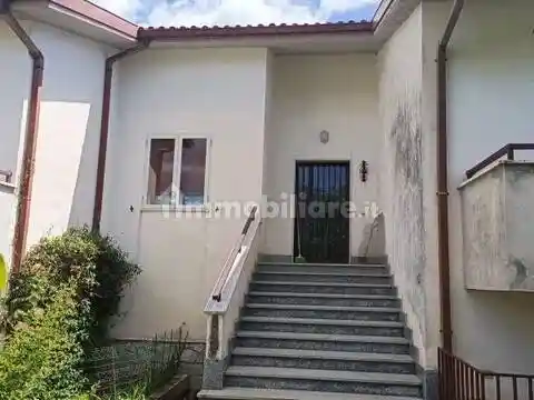 Villa in vendita a Pesche