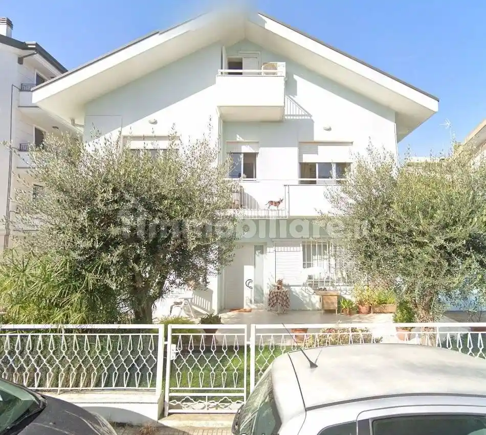 Palazzo - Edificio in vendita a Riccione