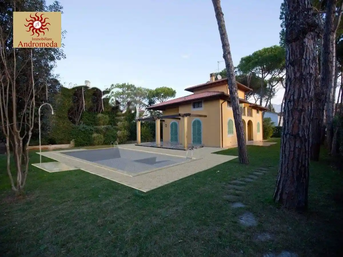 Villa in vendita a Forte dei Marmi