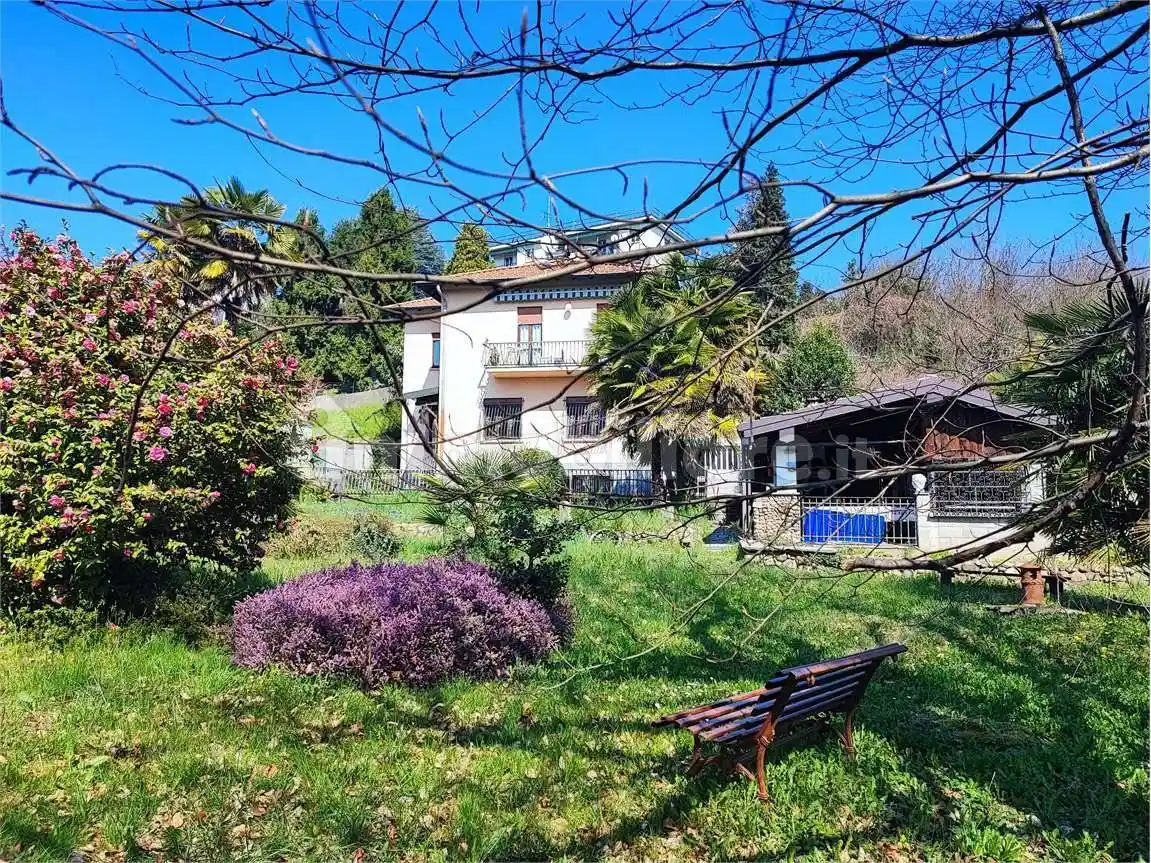 Villa in vendita a Varese