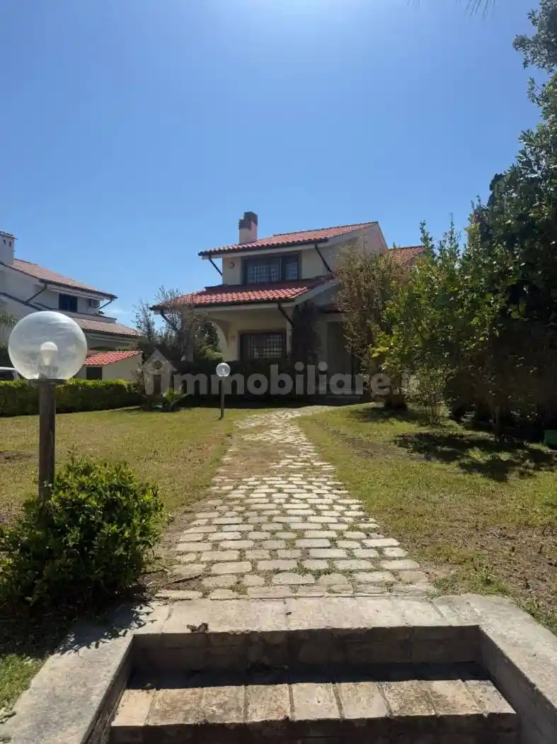 Villa in affitto a Fiumicino