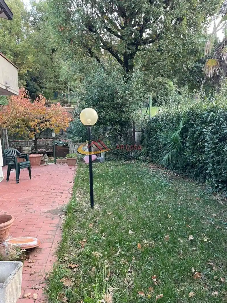 Casa indipendente in vendita a Arezzo
