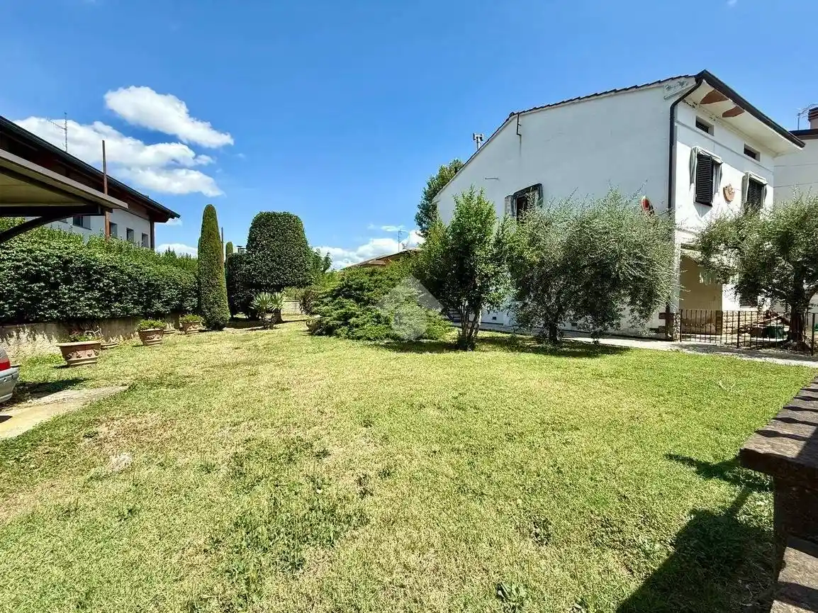 Casa indipendente in vendita a Quarrata