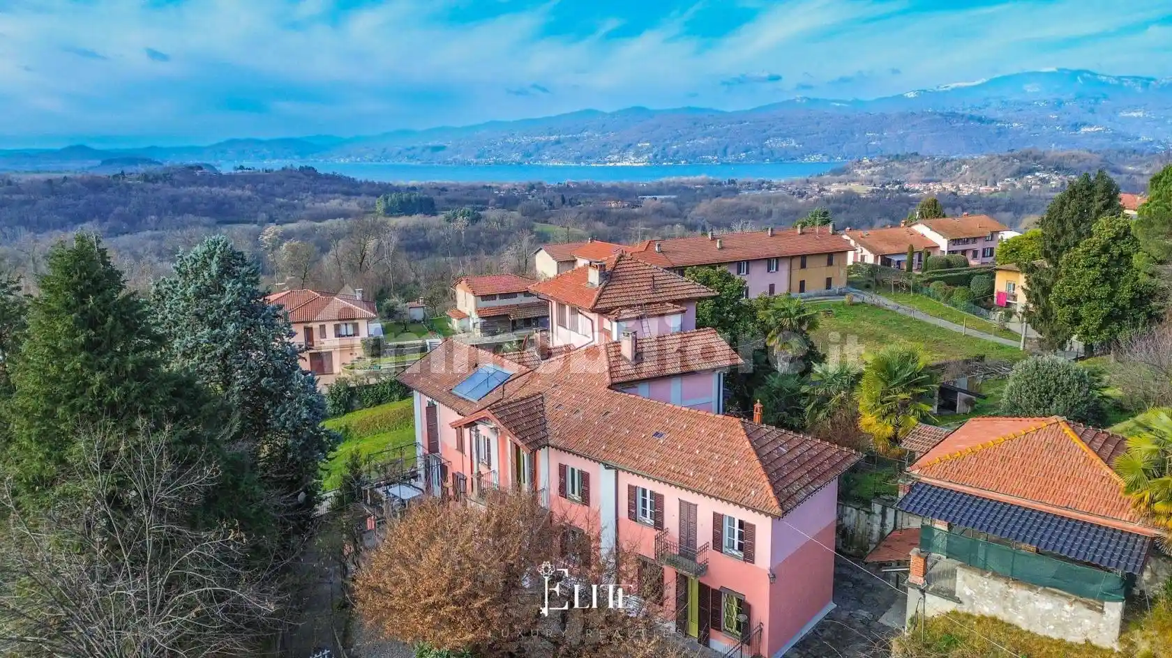 Villa in vendita a Besozzo