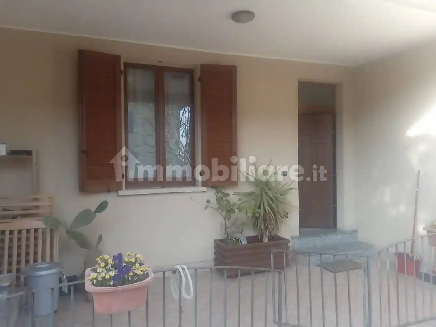 Appartamento in affitto a Angera