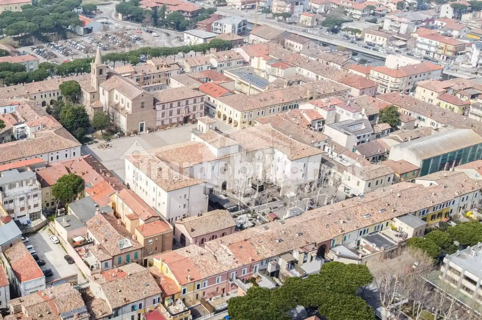 Palazzo - Edificio in vendita a Cervia