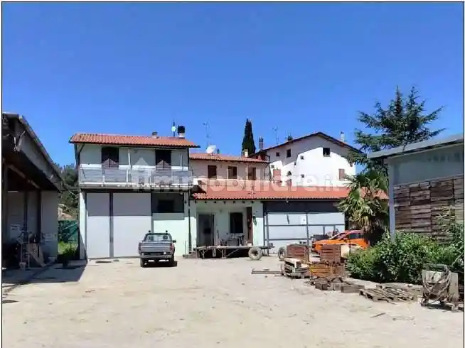 Palazzo - Stabile in vendita a Umbertide