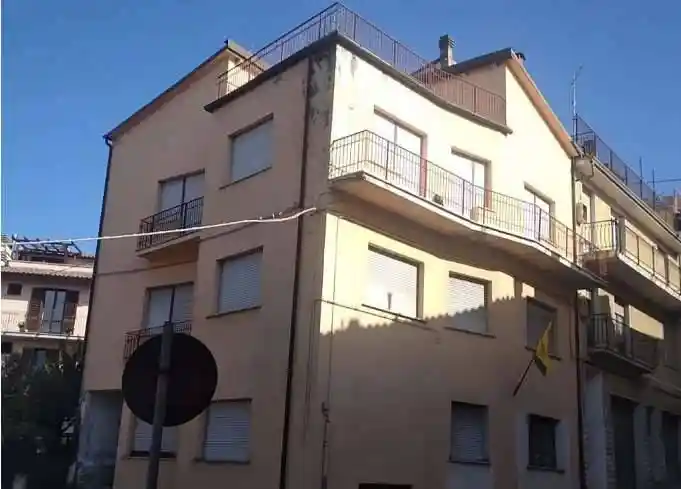 Palazzo - Stabile in vendita a Gualdo Tadino