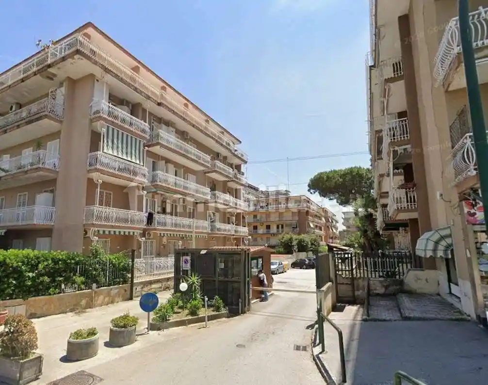 Appartamento in vendita a Napoli