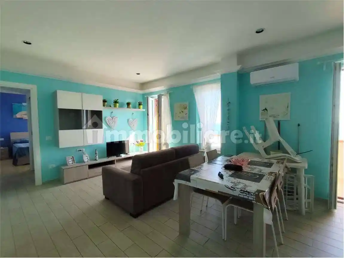 Appartamento in affitto a Stalettì