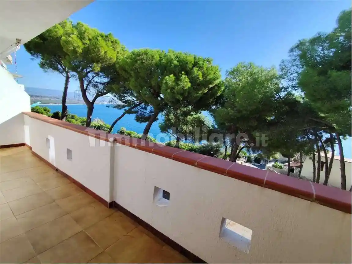 Appartamento in affitto a Stalettì