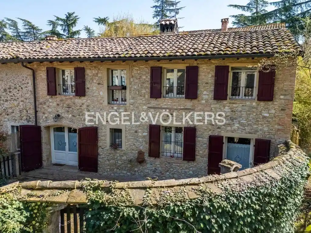 Villa in vendita a Traversetolo