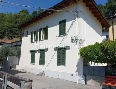 Appartamento in vendita a Casalzuigno