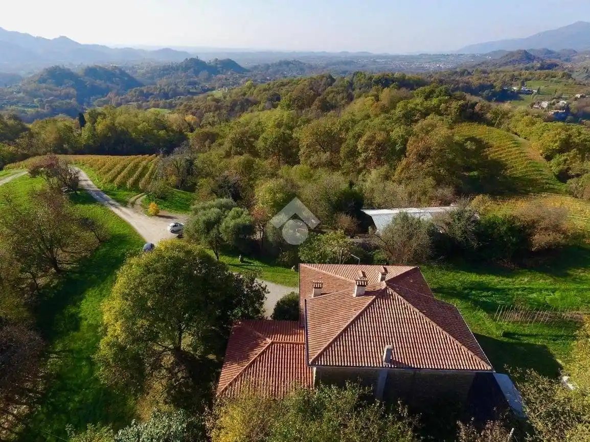 Villa in vendita a Cavaso del Tomba