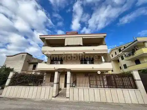 Villa in vendita a Curti