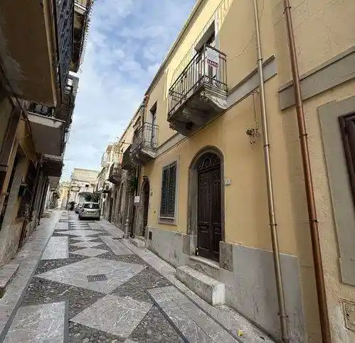Palazzo - Edificio in vendita a Mazzarrà Sant'Andrea