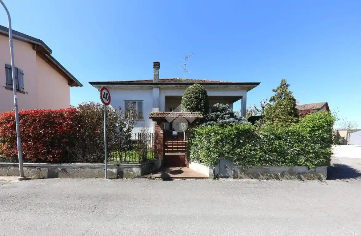 Villa in vendita a Roverbella