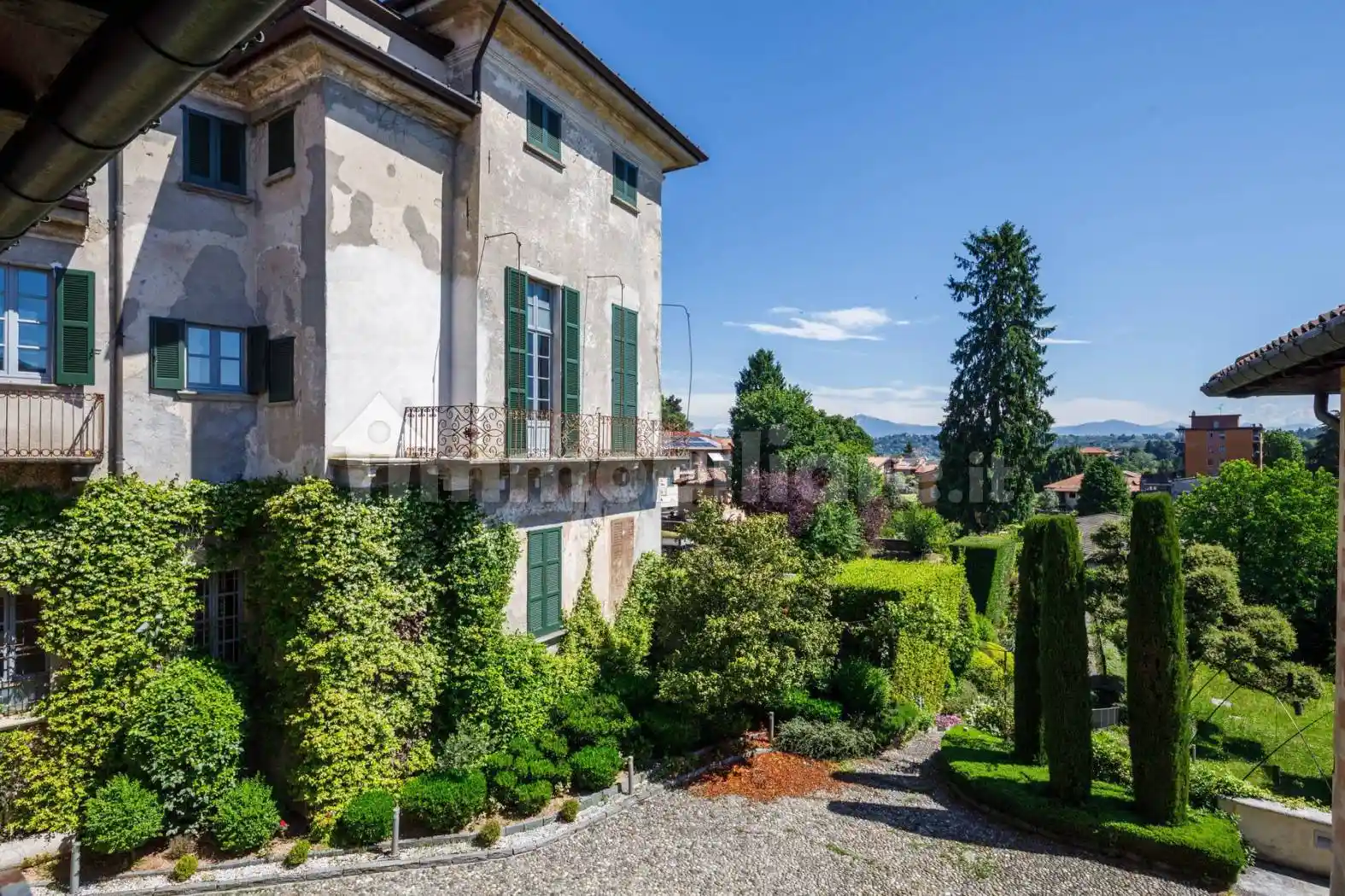 Villa in vendita a Azzate