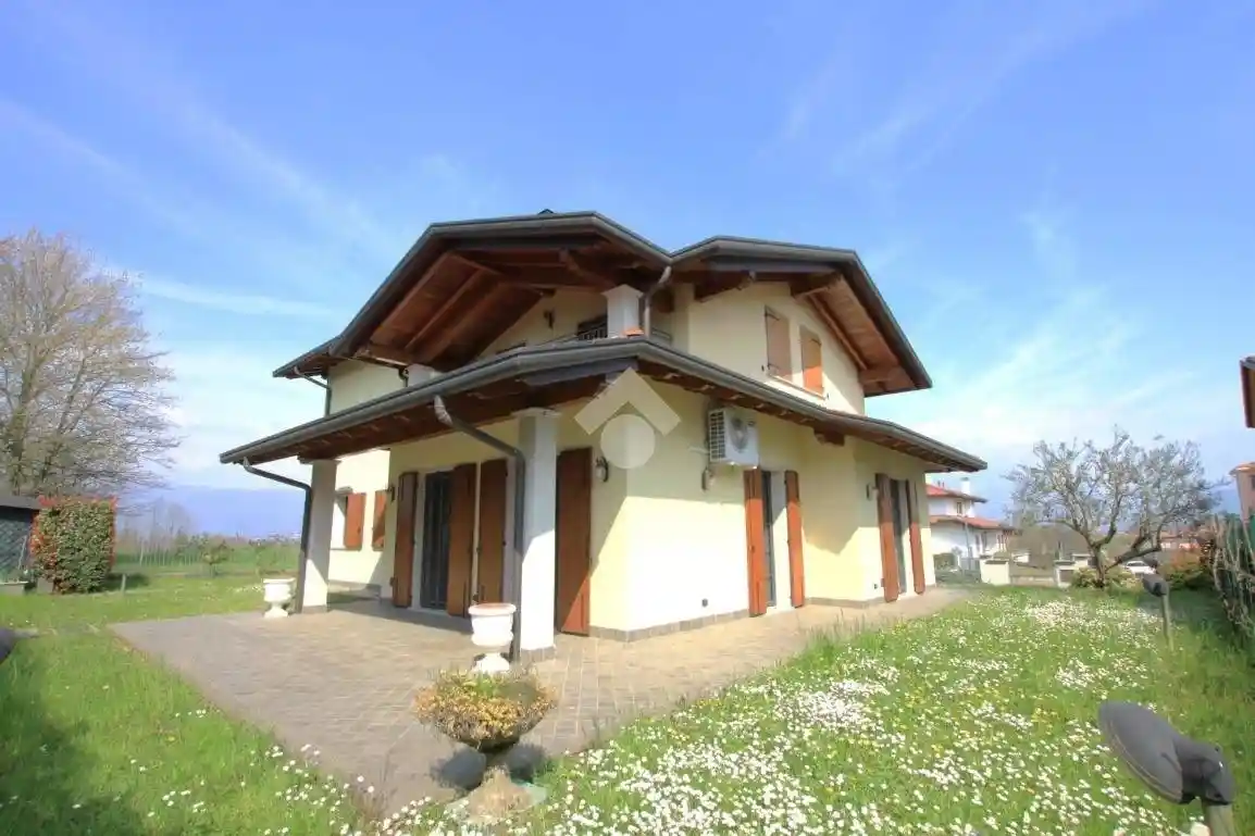 Villa in vendita a Garbagnate Monastero