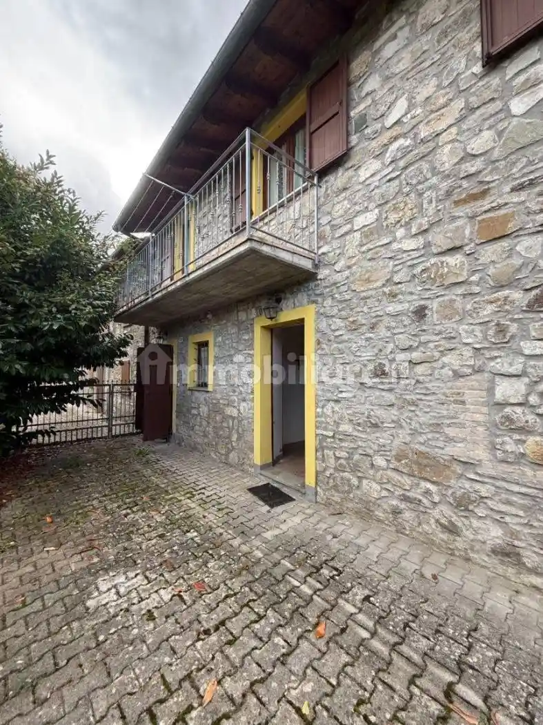 Casa indipendente in vendita a Ventasso