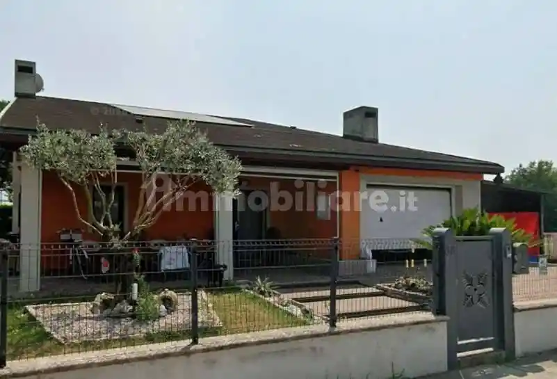 Villa in vendita a Goro