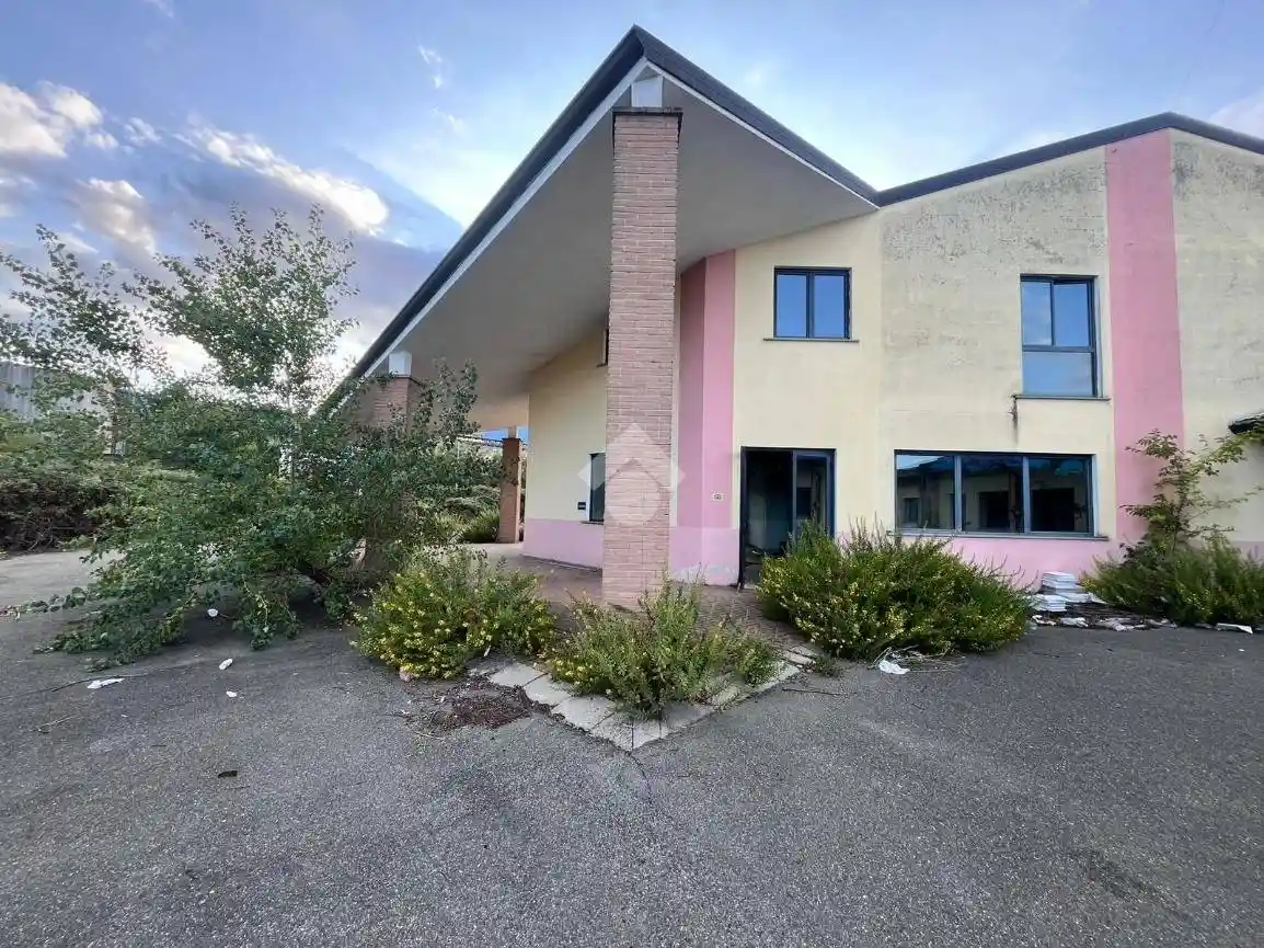 Palazzo - Edificio in vendita a Novi Ligure