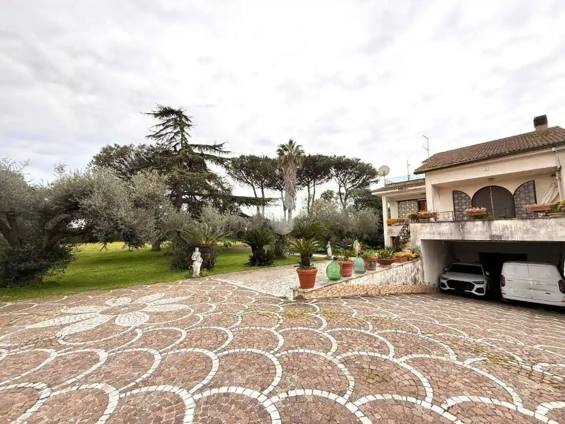 Villa in vendita a Aprilia