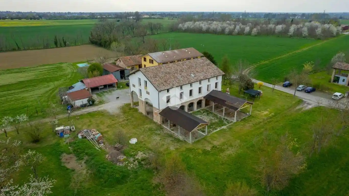 Rustico - Casale in vendita a Reggio Emilia