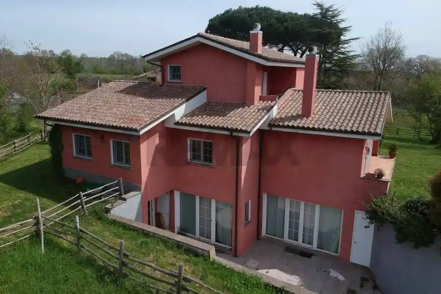 Villa in vendita a Vejano