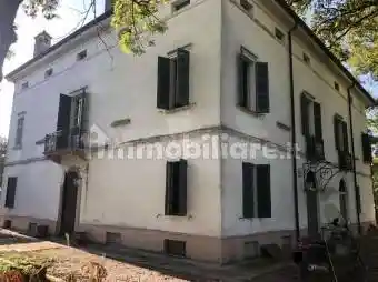 Villa in vendita a Parma